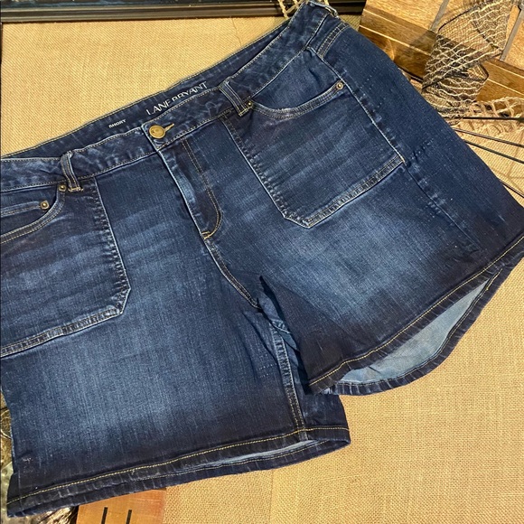 EUC Lane Bryant Girlfriend Shorts in Dark Denim Size 22 - Picture 2 of 3